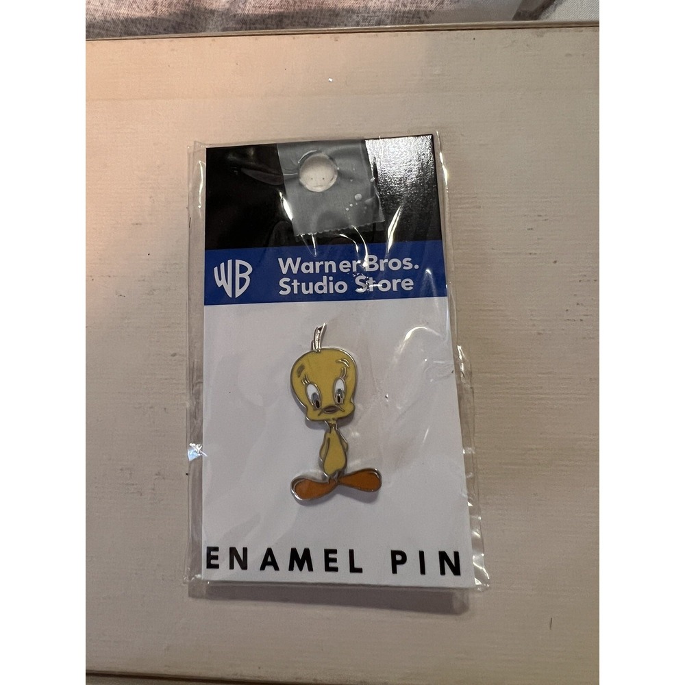 Warner Brothers Studio Store 2000 Tweety Bird Metal & Enameled Pin